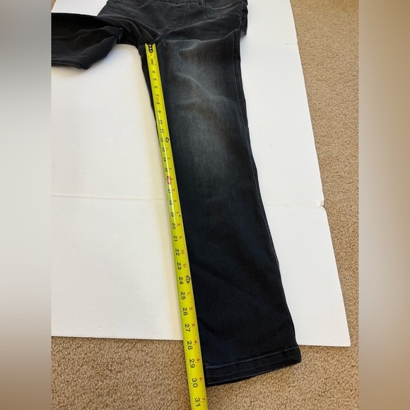 Spanx Straight Leg Jeans Vintage Black Size Medium Pull On - Picture 7 of 10